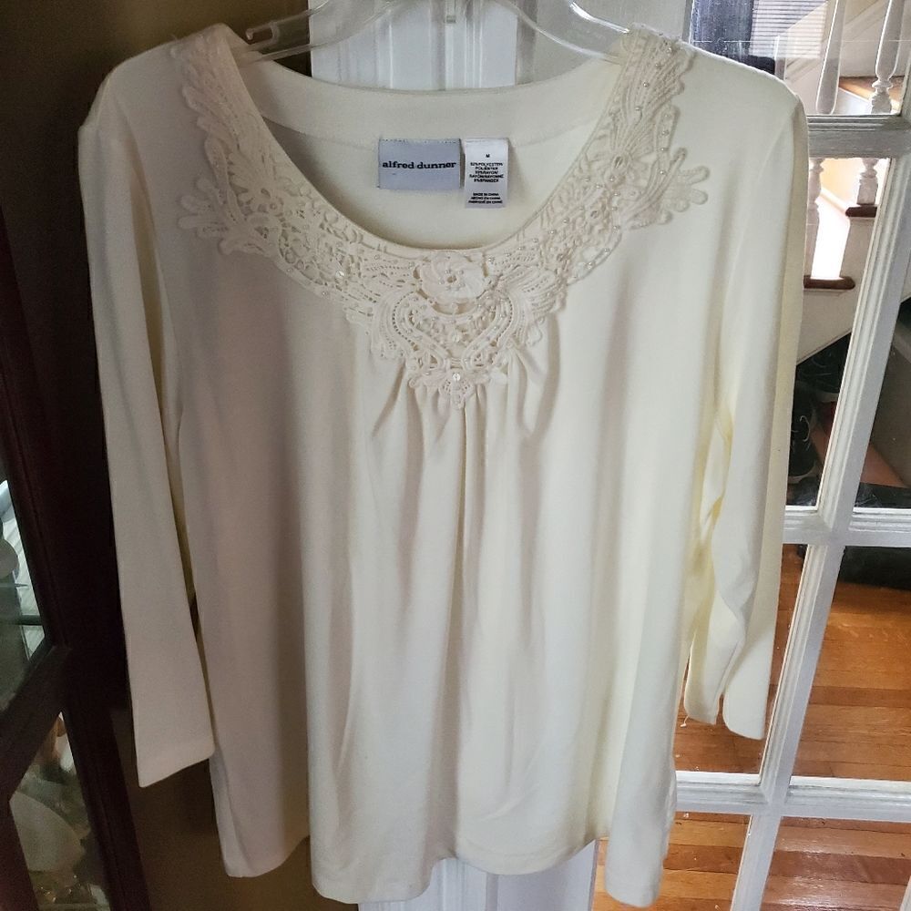 Alfred Dunner pretty 3/4 length sleeve blouse size M, polyester/rayon/spandex